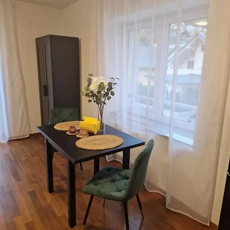 Апартаменты Cozy With Terrace Есенице